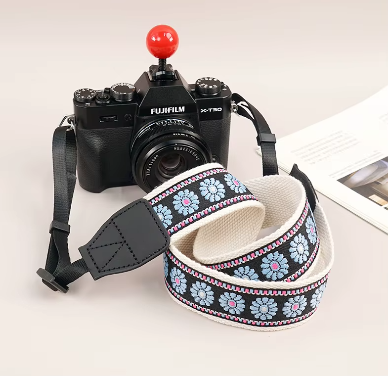 Prošívaný designový foto popruh Lynca 40