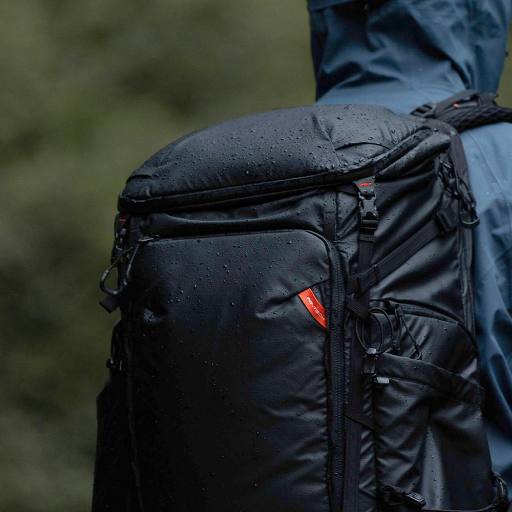 Turistický fotobatoh PGYTECH OnePro Flex Backpack 40L (Space Black) + Camera Insert M