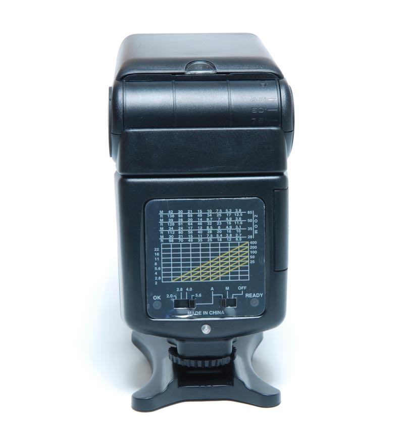 GN-32M Poloprofesionální Elektronický blesk