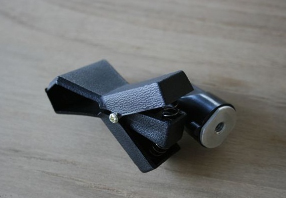 Univerzální držák s klipsnou pro stativ