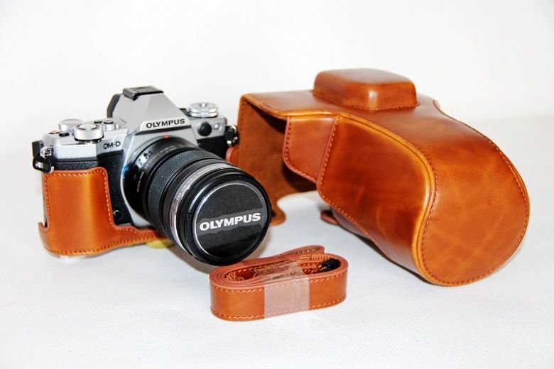Kožené pouzdro pro OLYMPUS OM-D E-M5 MARK II hnědé
