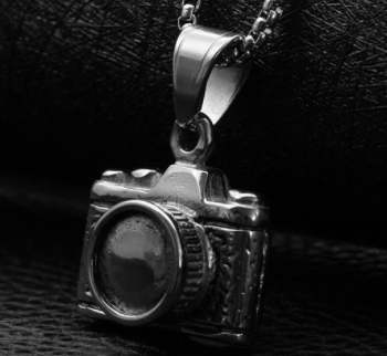 Přívěsek na klíče kovový 3D retro fotoaparát větší, bez řetízku