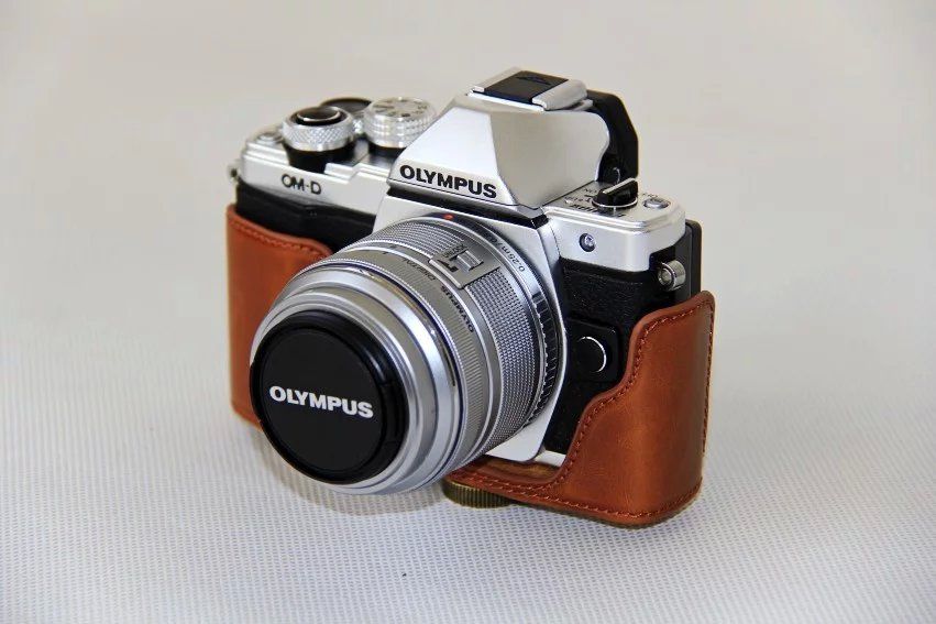 Kožené pouzdro pro OLYMPUS OM-D E-M10 MARK II / III hnědé