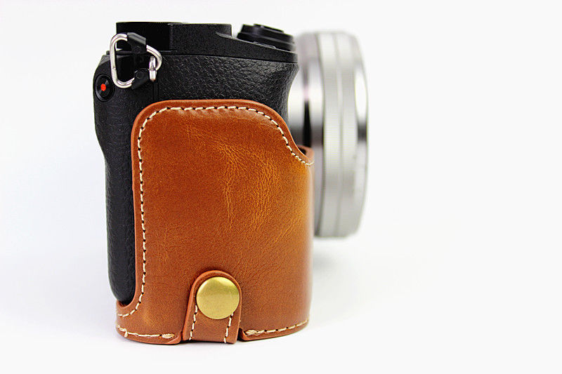 Kožené pouzdro pro SONY ALPHA A6000 / A6300 hnědé