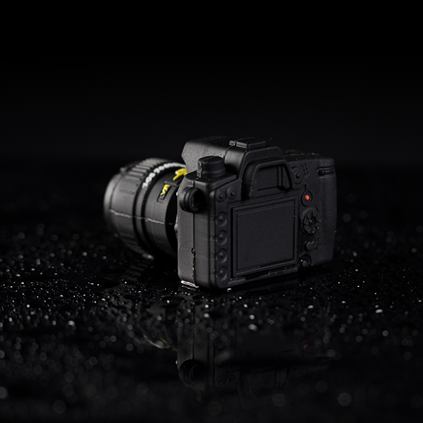 USB klíčenka ve tvaru fotoaparátu Nikon o kapacitě 4GB