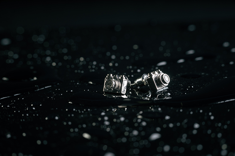 Malé náušnice - fotoaparát pecky s kamínkem