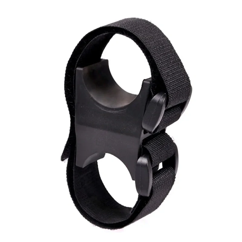 Držák svítilny pro upevnění na řídítka kola 