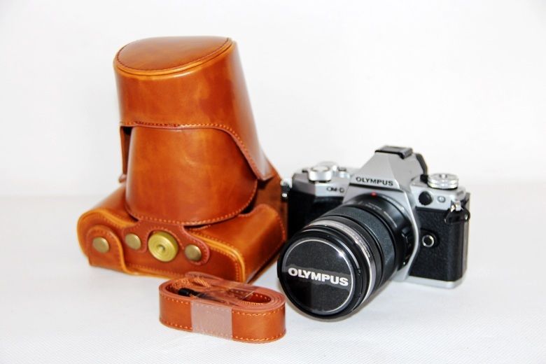 Kožené pouzdro pro OLYMPUS OM-D E-M5 MARK II hnědé
