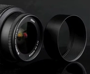 Kovová sluneční clona standard 77 mm