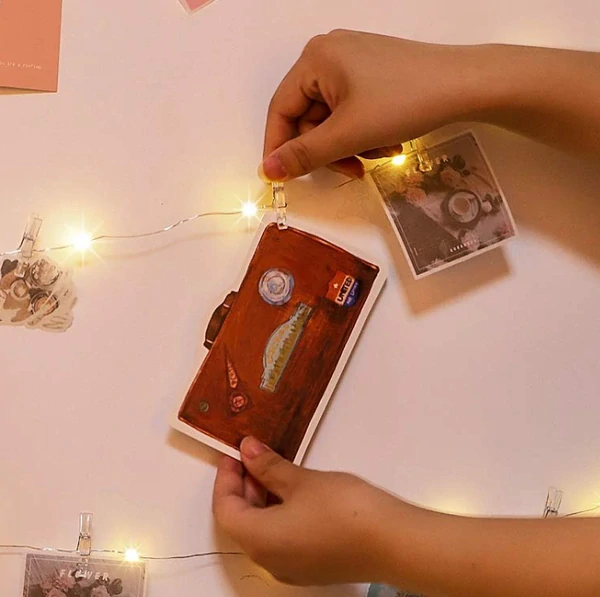 LED šňůra se svítícími kolíčky místo foto rámečků, délka 10 metrů