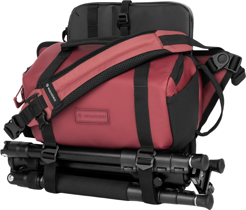 Fotobrašna WANDRD ROGUE Sling 6L Rhone Burgundy
