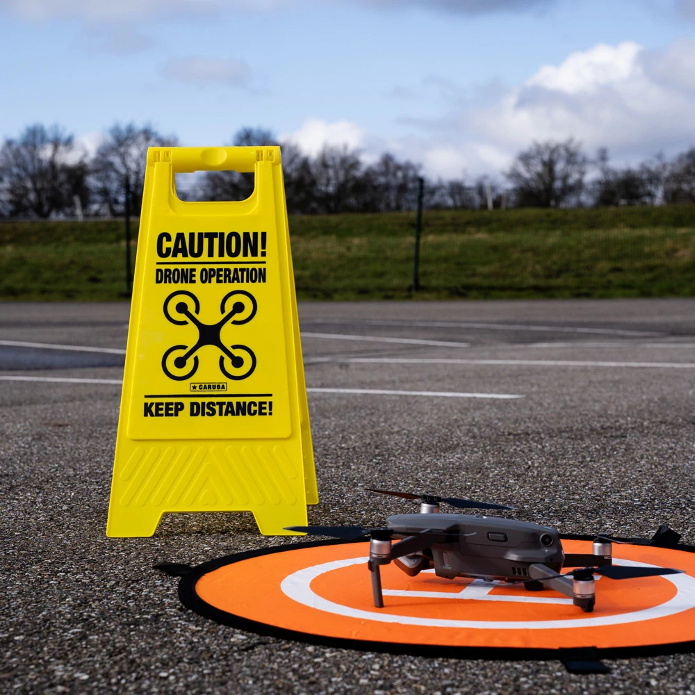 Výstražná cedule pro lety s dronem Caruba