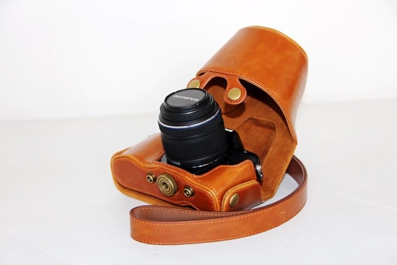 Kožené pouzdro pro OLYMPUS OM-D E-M10 hnědé