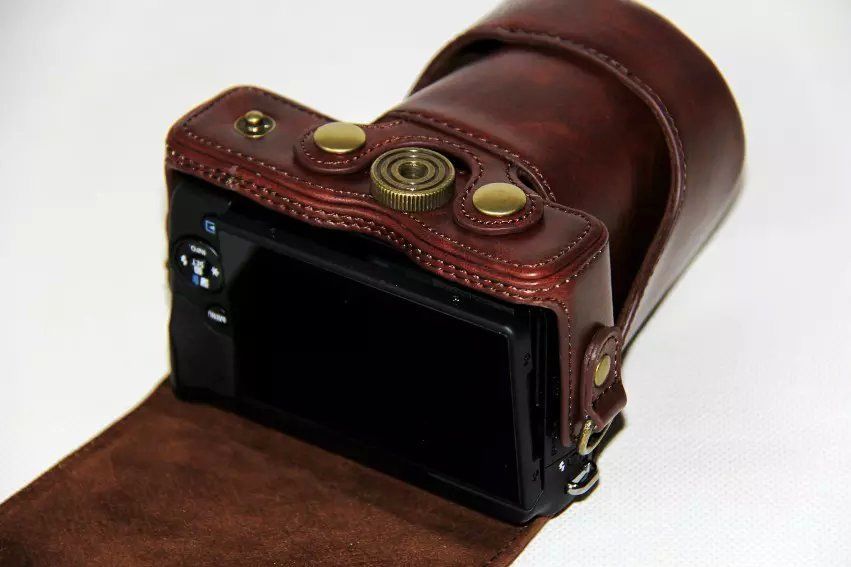 Kožené pouzdro pro CANON EOS M10 tmavě hnědé