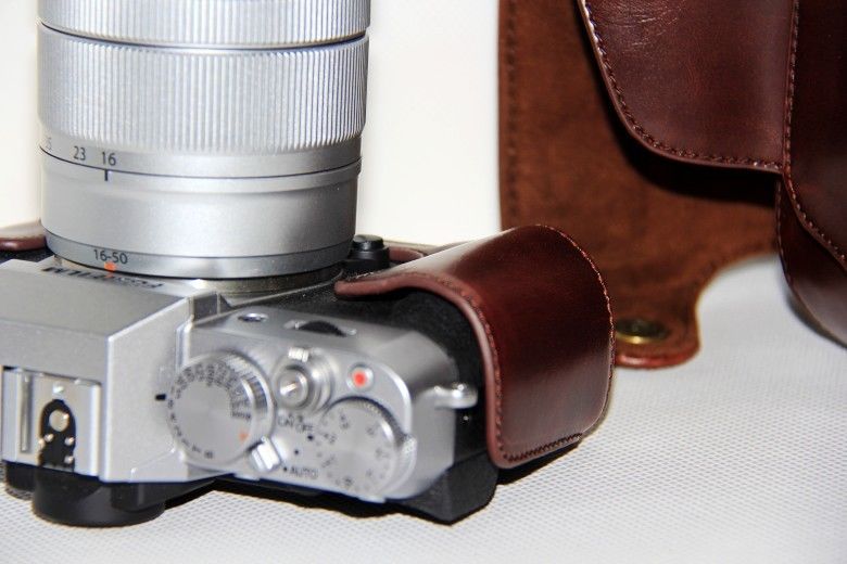 Kožené pouzdro pro FUJIFILM X-T10 / T20 / T30 tmavě hnědé