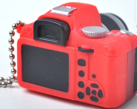 Mini fotoaparát modrý jako přívěsek a LED svítilna 