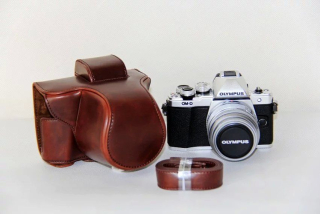 Kožené pouzdro pro OLYMPUS OM-D E-M10 MARK II / III tmavě hnědé